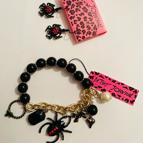 Betsy Johnson spider bracelet and earrings - Picture 7 of 8